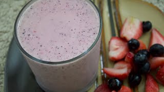 Smoothie  Strawberry Blueberry Banana Smoothie [upl. by Ellebasi233]