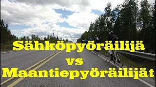 Sähköpyöräilijä vs maantiepyöräilijät [upl. by Isnam282]