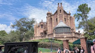 The Haunted Mansion at Magic Kingdom Full Ride in Low Light 4K  Walt Disney World July 2024 [upl. by Adnorat]