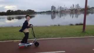 Razor e125 electric scooter Perth City [upl. by Aiak]