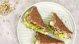 Belegtes Avocado Brot mit Tomate  Rezepte  Einfach amp lecker [upl. by Morrissey]