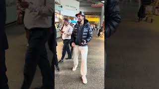 Dino Morea has a funny conversation with the paps check it out [upl. by Irahcaz918]