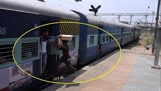 Food Vendors of Agra Display Their Boarding Skills on Running Amritsar Indore Express [upl. by Elvira]