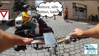 Les cyclistes font nimporte quoi Surtout quand ils sont en scooter et en voiture [upl. by Ing]