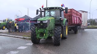 França agricultores bloqueiam porto por melhores salários e em oposição a acordo UEMercosul  AFP [upl. by Hezekiah]