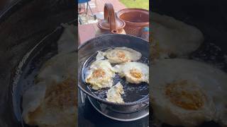 Huevos estrellados en sartén de acero food cooking breakfast egg yummy youtubeshorts comida [upl. by Niwrek699]