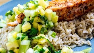 Lachs mit Ananas Gurken Salsa  Rezept und Anleitung [upl. by Ahsilet]