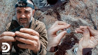 Una batería le salva la vida a Ed  Ed Stafford al Extremo  Discovery en Español [upl. by Etnohs943]