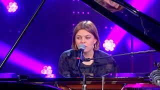 Louane  Si tétais là Live  Le Grand Studio RTL [upl. by Nnylannej]