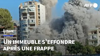 Liban un immeuble seffondre après une frappe au sud de Beyrouth  AFP Images [upl. by Martinelli]