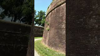 Walls of Lucca from Train Station  Entering Historic Centre of Lucca Italy 🇮🇹🇪🇺  Travel shorts [upl. by Robet]