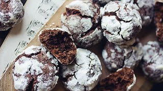 Crinkles au Chocolat  Les Biscuits Moelleux et Craquelés [upl. by Aisela]