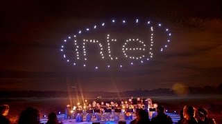 Beeindruckend Intel zeigt LichtShow mit 100 Drohnen [upl. by Sakram644]