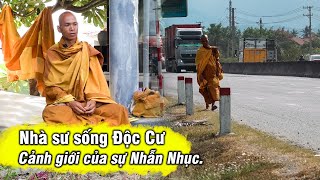 Nhà Sư tu hành đầu trần chân đất tá túc trong nghĩa địa nói chuyện thấm từng chữ [upl. by Htenywg]