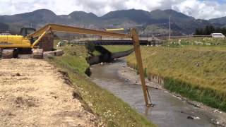 Excavadora brazo largo Long Reach bogota [upl. by Tioneb55]