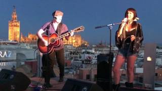 AMARAL  Salir corriendo  Live the Roof Sevilla [upl. by Eadas]