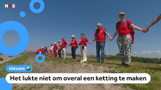 Ketting van duizenden mensen voor het klimaat [upl. by Pallaten520]