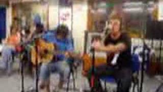 El canto del loco zapatillas acustico en la radio [upl. by Robin641]