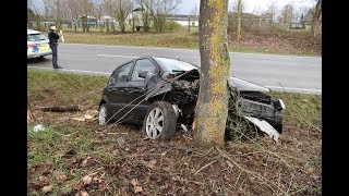 Mann kracht mit seinem Auto gegen einen Kabelmast und fährt in einen Baum [upl. by Gide]