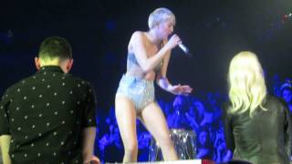 It Aint Me Babe  Miley Cyrus  Chicago  3714 [upl. by Chaddie]