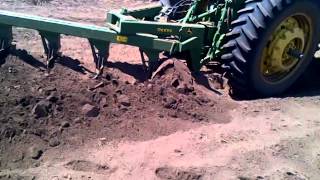 John Deere 6155J con Arado 975 de 4 Vertederas [upl. by Enidlareg]