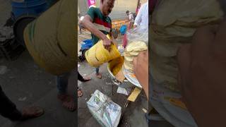 তরকারিতে এসব কী ঢালছে 🤬🤬 shortvideo food minivlog kolkatastreetfood shorts porota rajuda [upl. by Pollard]