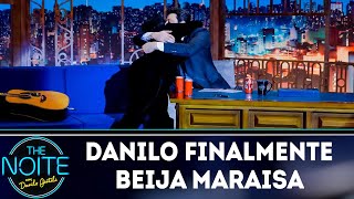 Danilo finalmente beija Maraisa  The Noite 140319 [upl. by Anirbac]