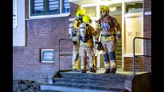 Glas gesneuveld na explosie in portiek Van Beethovensingel Vlaardingen [upl. by Sirrom]