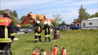 Benzin löschen mit einem CO2 Feuerlöscher [upl. by Bodrogi]