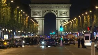 Franse politie arresteert familieleden schutter aanslag ChampsElysées  Nieuwsminuut 2104 [upl. by Ygief743]