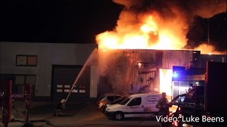 Grote brand verwoest bedrijfsverzamelgebouw Bellstraat Barneveld 10 07 2016 [upl. by Alva]