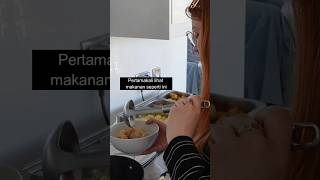 BULE PERTAMAKALI LIHAT BAKSO MALANG GAK BISA BERKATA KEENAKAN mukbang shorts streetfood [upl. by Tisha860]