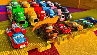 Looking For Lightning McQueen McQueen Tow Mater Dinoco King Cruz Ramirez Jackson Storm cars toy [upl. by Chafee]