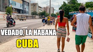 El Vedado barrio CAPITALISTA en La Habana Tiene el hotel más ALTO de Cuba [upl. by Salot]