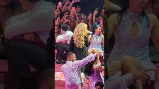 Sabrina Carpenter  That Dont Impress Me Much Shania Twain Cover  Scotiabank Arena Toronto [upl. by Hara]