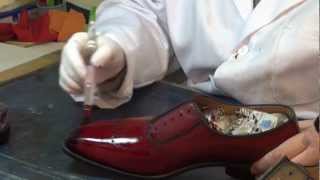 Comment patiner des chaussures en cuir  Etape teinture [upl. by Maryjane]