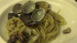 Spaghetti con vongole e bottarga  PrenotoIO [upl. by Auoy904]