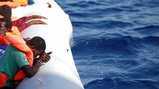 Le drame dun bateau de migrants raconté par un jeune rescapé Sénégalais [upl. by Ailimac]