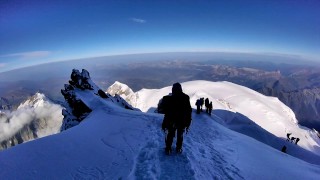 Alpinisme au Mont Blanc depuis le refuge du Goûter et l’arête des Bosses [upl. by Ical]