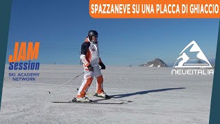 Aiuto A spazzaneve su una placca di ghiaccio  P15  Corso di sci principianti [upl. by Etteragram]