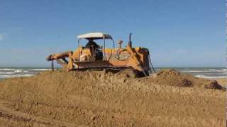 Bulldozer FiatAllis AD14B al Lavoro a San Salvo Marina CH il 21052010 [upl. by Lirbij]