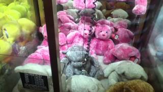 Cromptons Claw Machine in Rhyl Arcade [upl. by Loseff42]