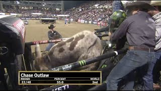 Chase Outlaw Battles Why Hell Ya in the Chute Then Dominates on the Dirt  2019 Billings [upl. by Nairred]