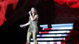 Laura Pausini  UnEmergenza Damore Live  Lyon Halle Tony Garnier 02052012 [upl. by Nylzor]