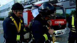 Bomberos visitan a Niños en el Hospital La Paz [upl. by Marsiella]