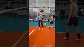 Volleyball Setter Exercise To Improve Blind Zone View And Perception volleyball shorts setter [upl. by Aihsenak951]