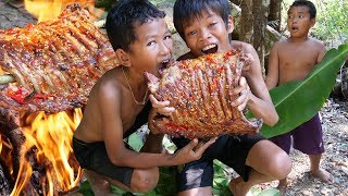 Survival in the rainforest  Cooking pork rib and eating delicious [upl. by Islehc]