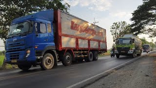 Truk Trinton Wingbox UD Quester KaryaMarga Menyalip Truk Tangki Hino 500 [upl. by Penrod585]