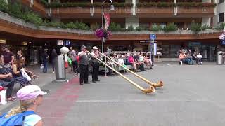 スイス音楽 スイス ツェルマット駅前広場でのホルン演奏 SWISS 2018 Horn performance in Zermatt square in front of Switzerland [upl. by Ardiedak]