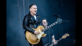 Kanadischer Kult Rocker Bryan Adams wird 65 Ein Rockstar wie aus dem Bilderbuch [upl. by Anauqat]